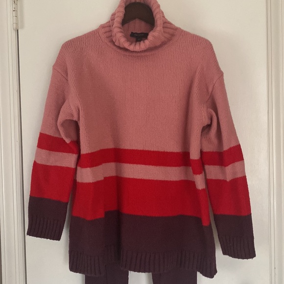 Ann Taylor sweater and legging set- L/M - Picture 2 of 14